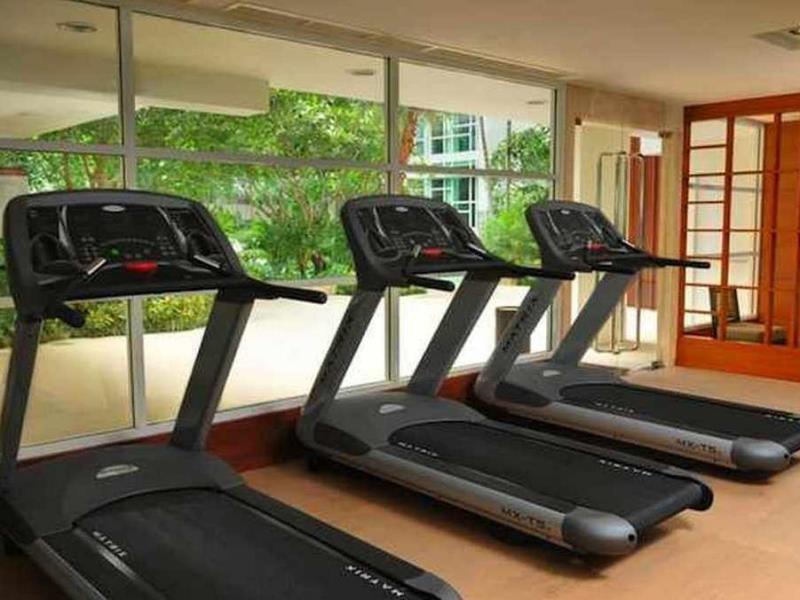 Dusit Suites Hotel Ratchadamri, Бангкок Зручності фото Treadmills in a gym