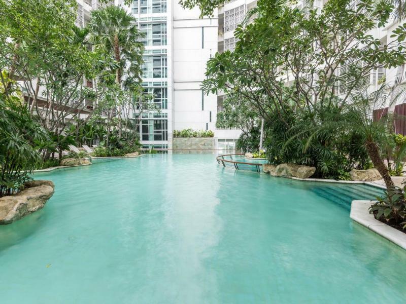 Dusit Suites Hotel Ratchadamri, Бангкок Екстер'єр фото The pool at the 10th floor