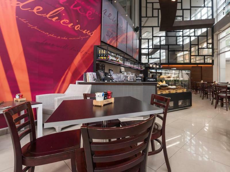 Dusit Suites Hotel Ratchadamri, Бангкок Екстер'єр фото Interior of a typical café